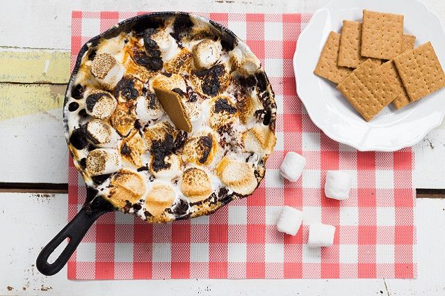 Skillet Brownies with Dandies Marshmallows