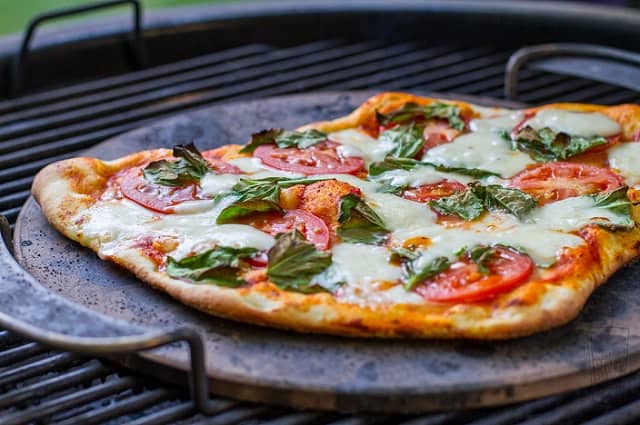 How to Cook Pizza on a Grill