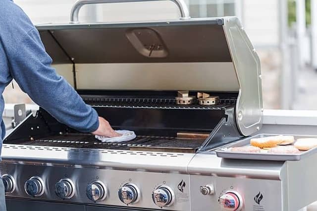3 Gas Grill Maintenance Tips